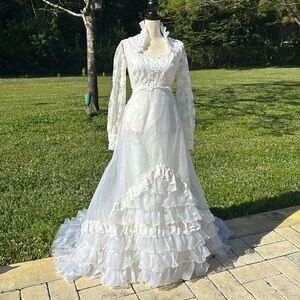 Vintage 1970s wedding gown. Size small.